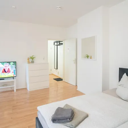 Helles Naehe Uni-klinik Mit Super Lage - W-lan - Balkon In Den Innenhof Magdeburg