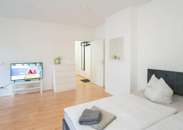 Helles Naehe Uni-klinik Mit Super Lage - W-lan - Balkon In Den Innenhof Magdeburg