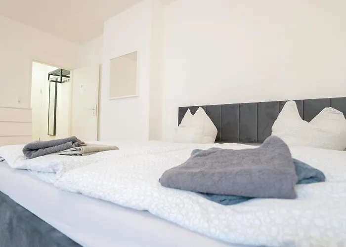 Helles Naehe Uni-klinik Mit Super Lage - W-lan - Balkon In Den Innenhof * Magdeburg