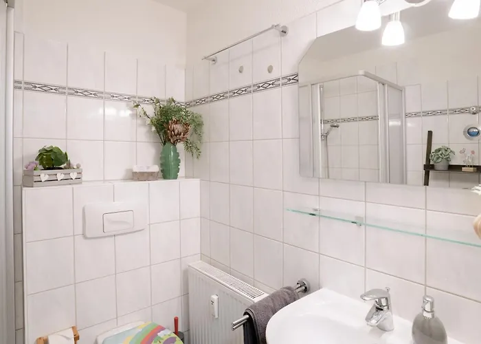 Helles Naehe Uni-klinik Mit Super Lage - W-lan - Balkon In Den Innenhof * Magdeburg